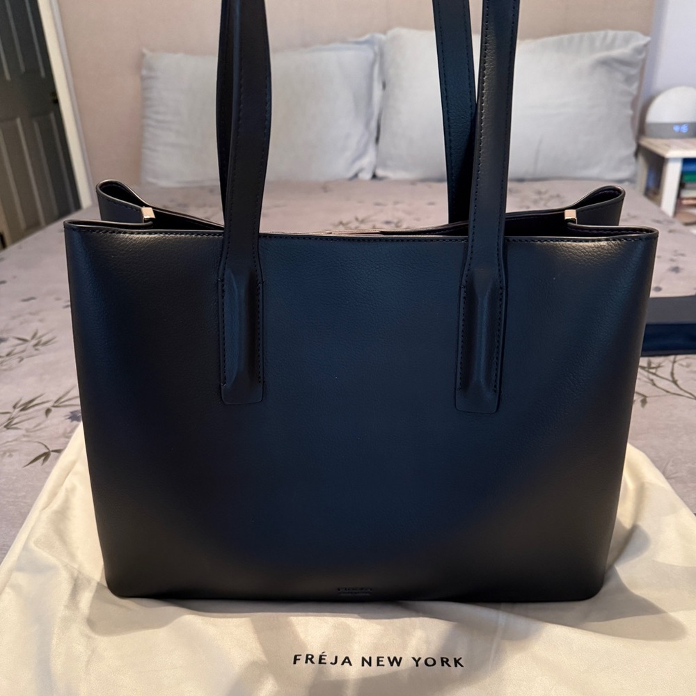 Freja New York Black Tote Bag